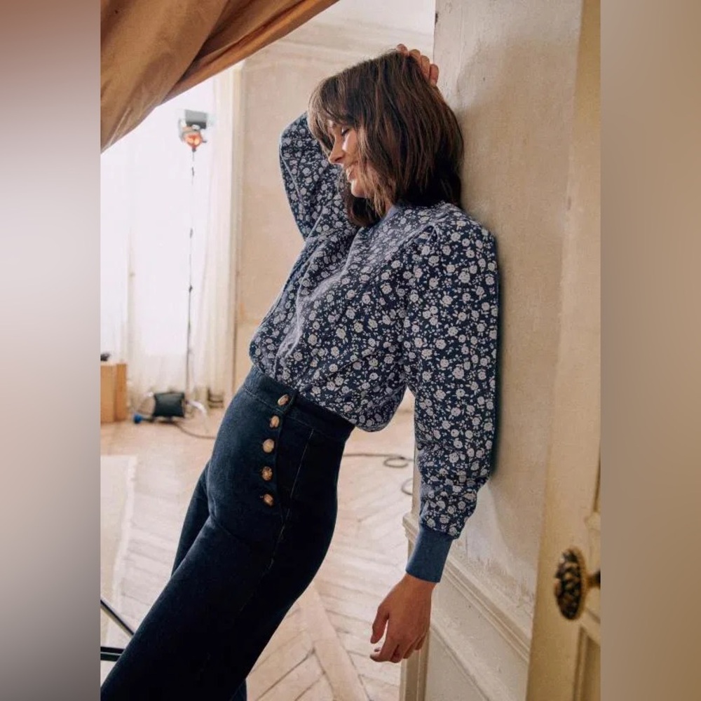 NWT Sézane Alexa Sweatshirt in Blue Flowers - Picture 7 of 8